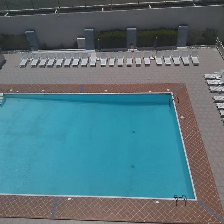 דירה 5 Min Walk From Yumbo 208